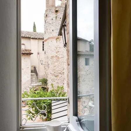 La Bruna Di Spoleto Chateau Sleeps 30 With Pool Air Con And Wifi Nyaraló