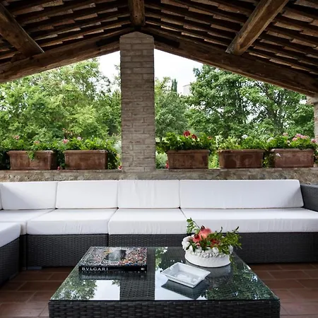 La Bruna Di Spoleto Chateau Sleeps 30 With Pool Air Con And Wifi Nyaraló
