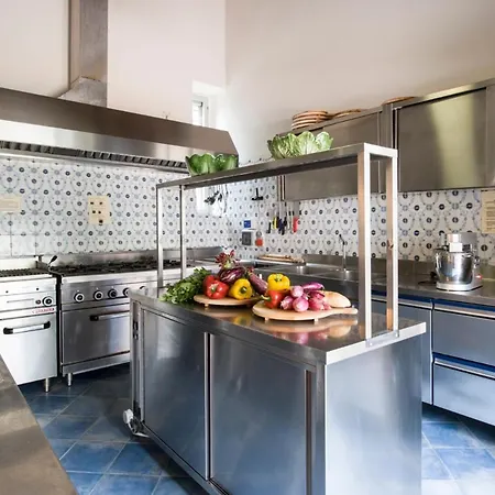 La Bruna Di Spoleto Chateau Sleeps 30 With Pool Air Con And Wifi Solfagnano Parlesca