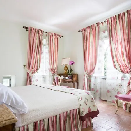 La Bruna Di Spoleto Chateau Sleeps 30 With Pool Air Con And Wifi