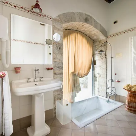 La Bruna Di Spoleto Chateau Sleeps 30 With Pool Air Con And Wifi * Solfagnano Parlesca